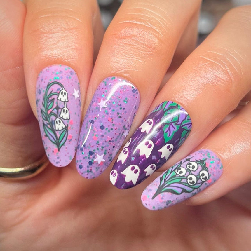 Darkness Blooms (M616) - Nail Stamping Plate
