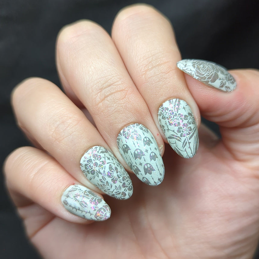 Darkness Blooms (M616) - Nail Stamping Plate