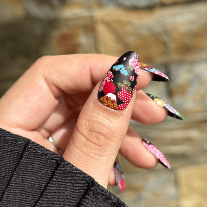 Draped in Elegance (M677) - Nail Stamping Plate