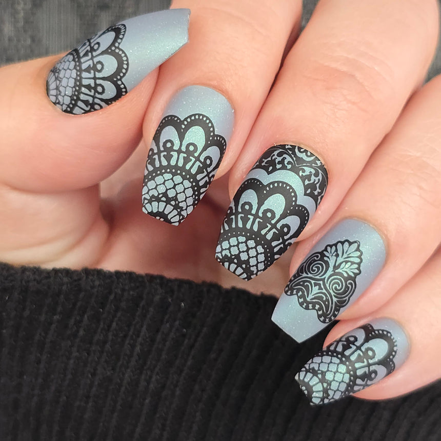 Fit for a Queen (M686) - Nail Stamping Plate