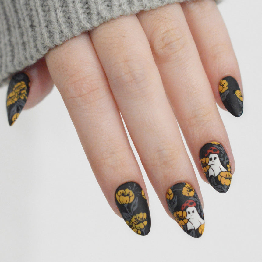 Ghoulish Gardener (M618) - Nail Stamping Plate