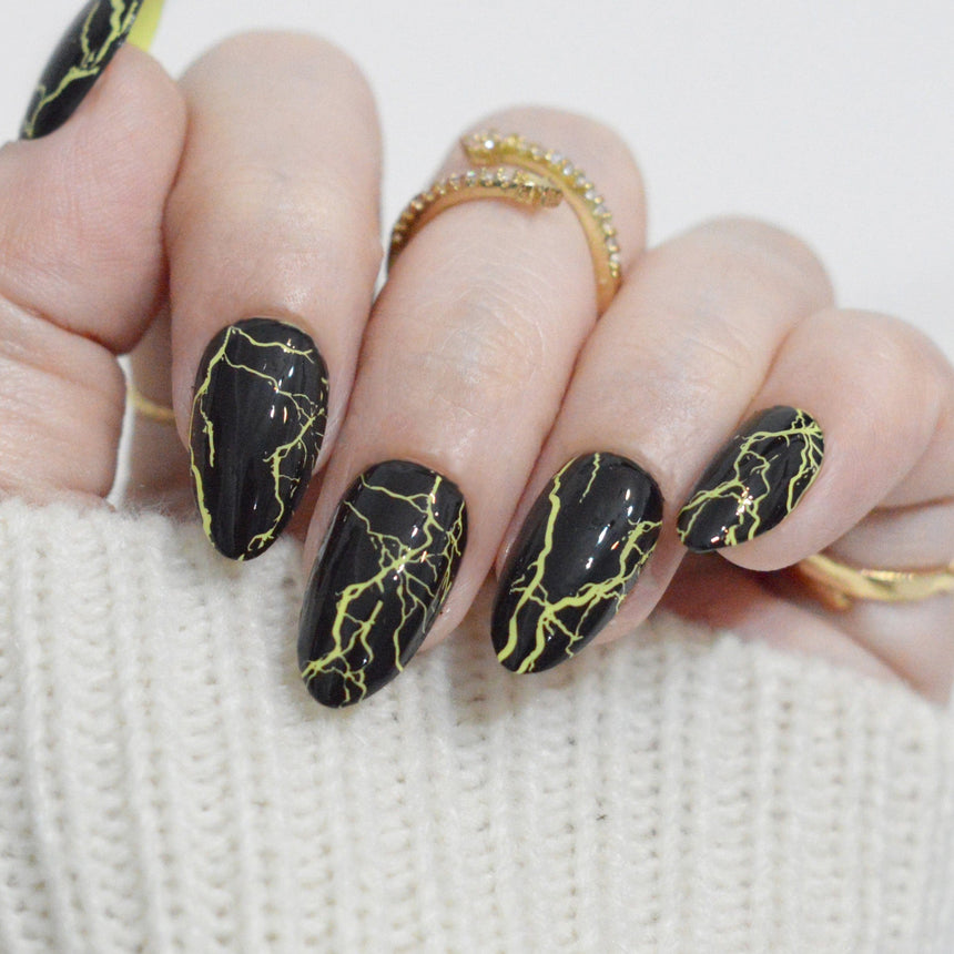 Lightning Strikes (M572) - Nail Stamping Plate