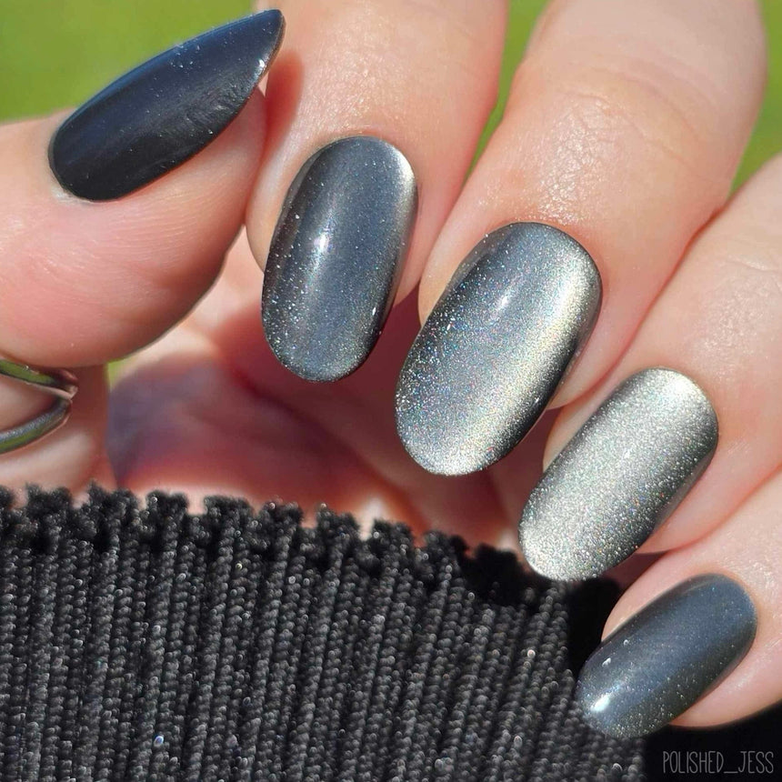 Magnetic Metal Press On Nails - Short Round