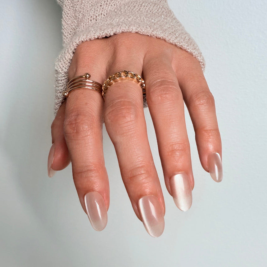 Magnetic Pearl Press On Nails - Short Round