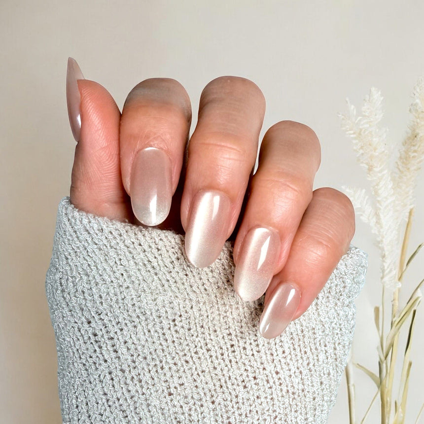 Magnetic Pearl Press On Nails - Short Round