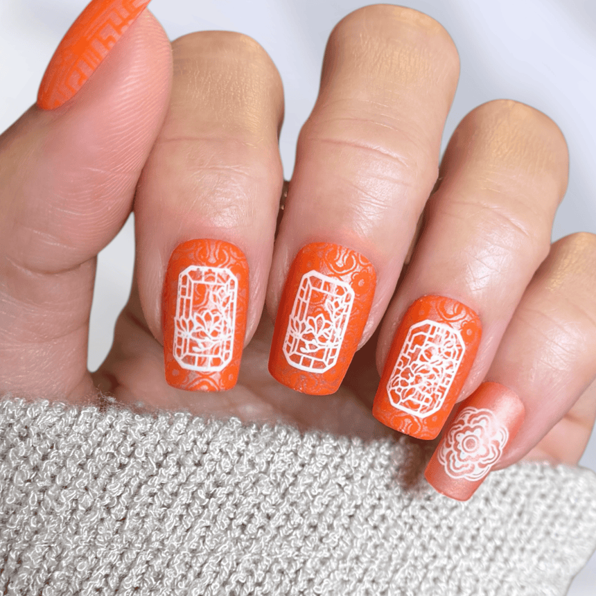 Painted Eaves (M688) - Nail Stamping Plate