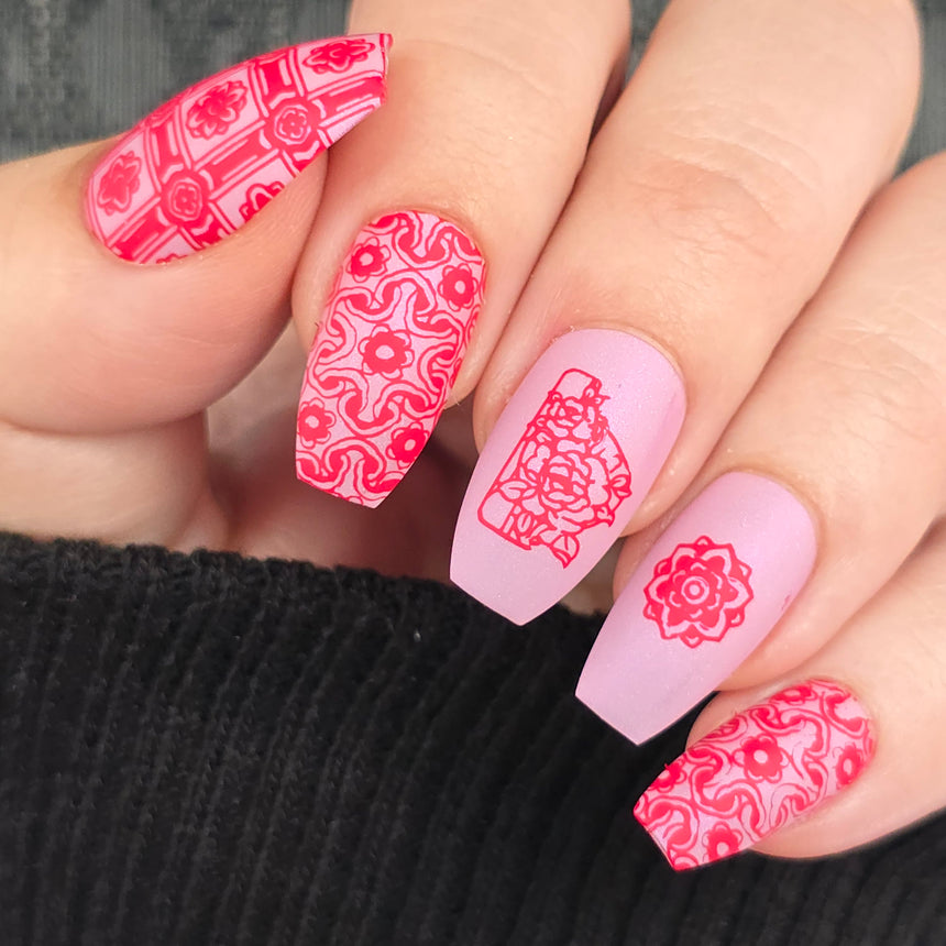 Painted Eaves (M688) - Nail Stamping Plate