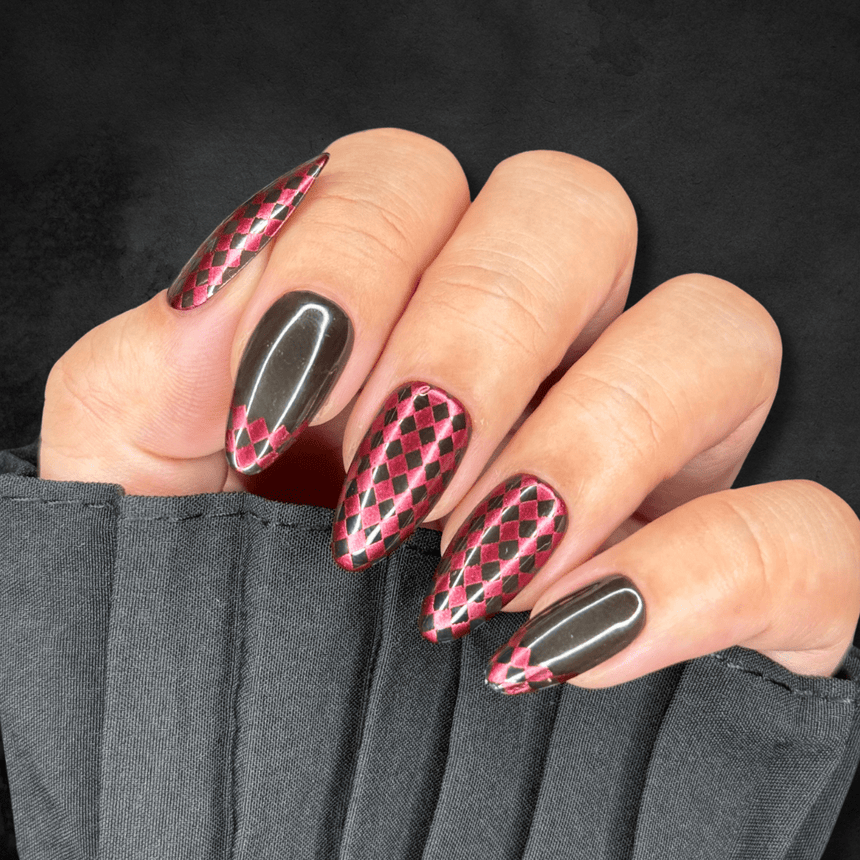 Patterns: Walk the Line (m085) - Nail Stamping Plate