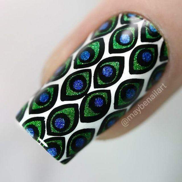 A manicured hand with Animal Instinct XL designs by Maniology (m089).