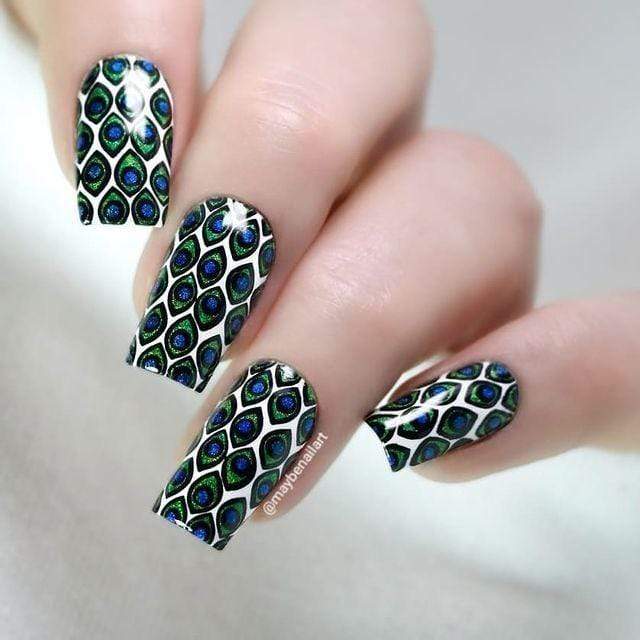A manicured hand with Animal Instinct XL designs by Maniology (m089).