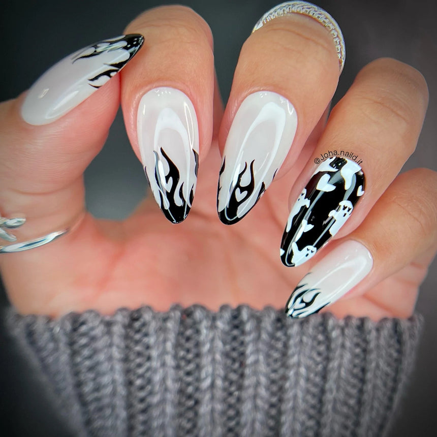 Batty Love (M346) - Nail Stamping Plate