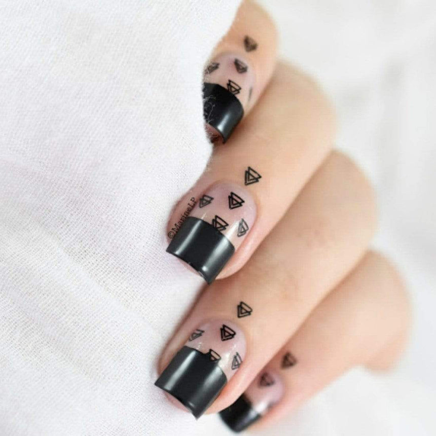 blogger-collaboration-paulinaspassions-nails-bm-xl216 -stamping-plate-essentials-primary-polish-straight-up-black-monocle-stamper-mani-bundle-monster