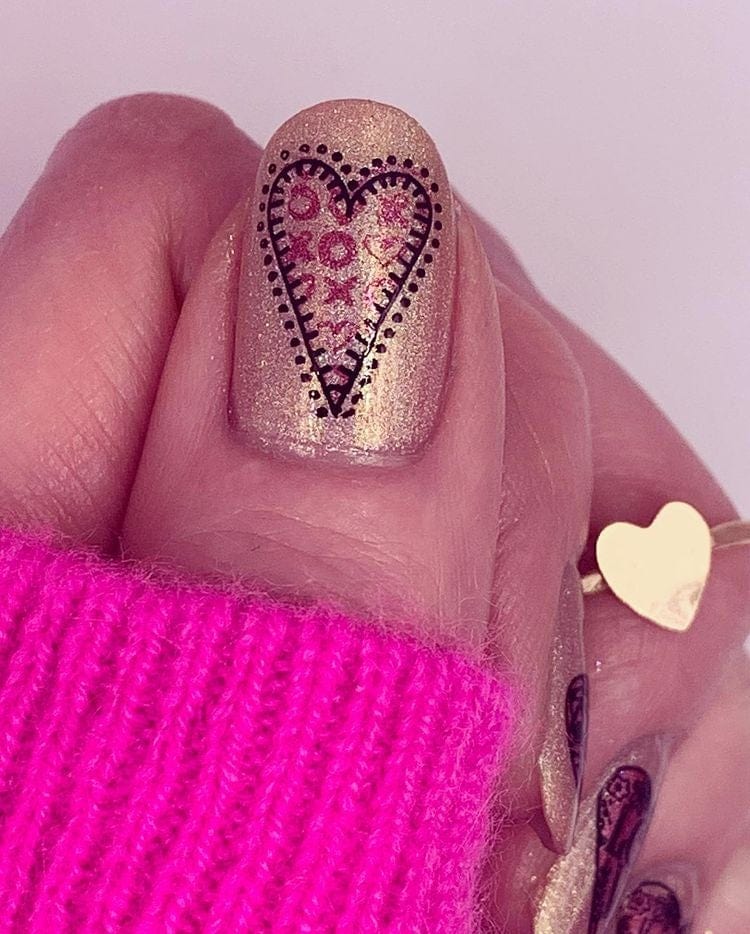 Bleeding Hearts (m272) - Nail Stamping Plate