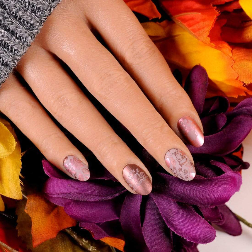 A manicured hand with Holiday Harvest design by Maniology (m023).