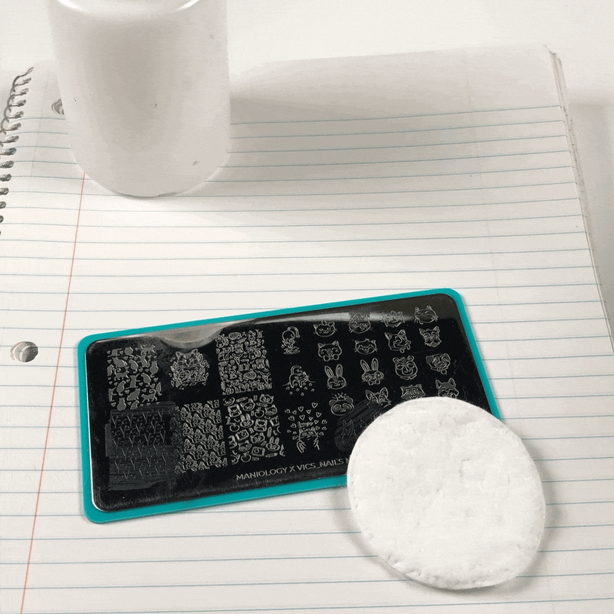 A Pineapple Cotton Grabber to keep your manicure sleek and clean by Maniology.