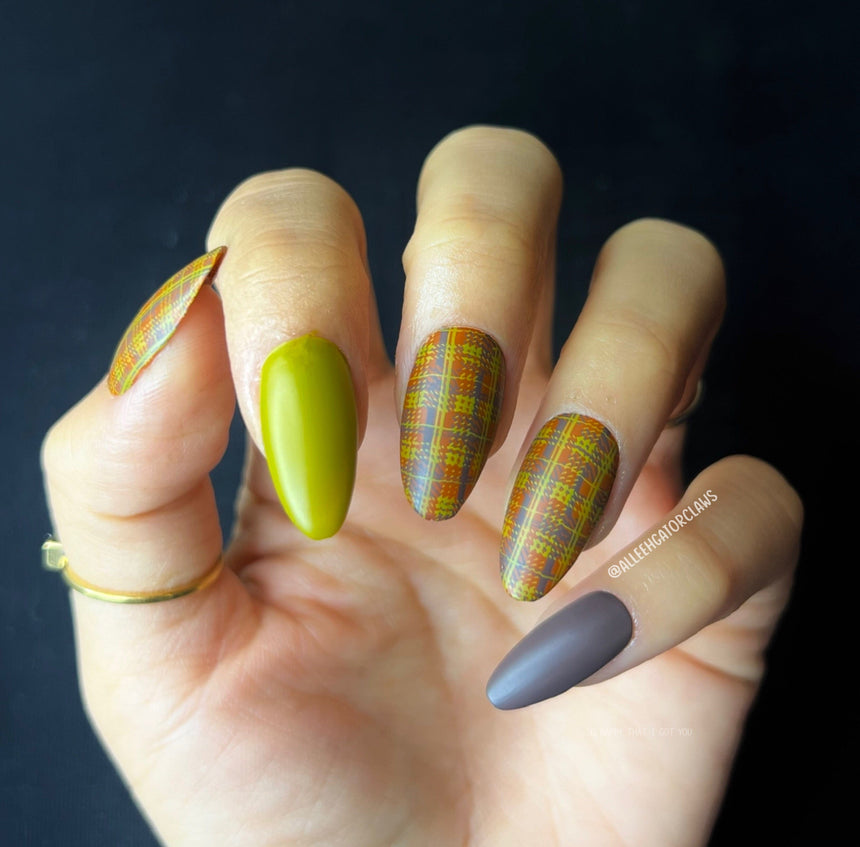 Plaid Season (M336) - Nail Stamping Plate