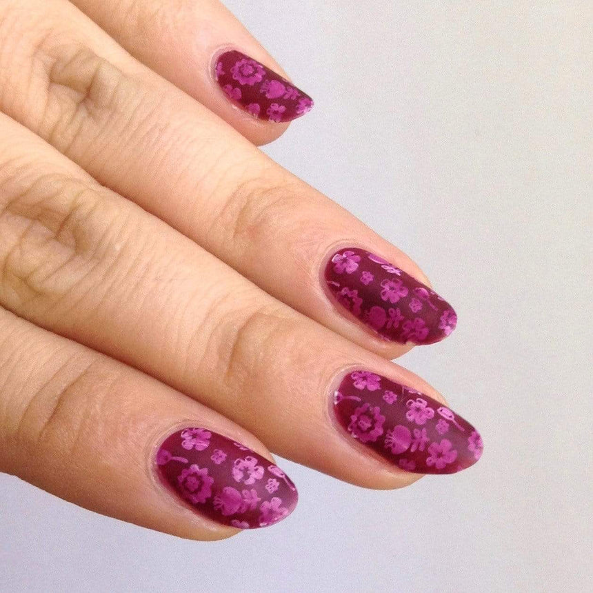 A manicured hand with tulips design by Maniology (m048).