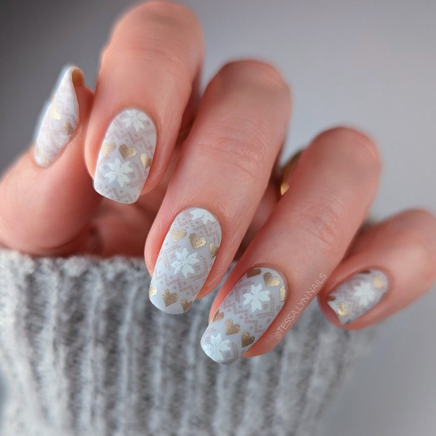 Sweater Season (M337) - Nail Stamping Plate