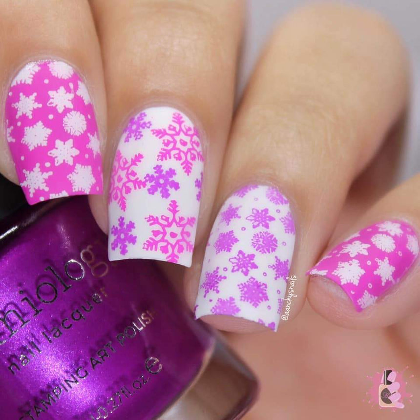 A manured hand with snowflakes designs by Maniology A manicured hand with Holiday Best designs by Maniology (m081)