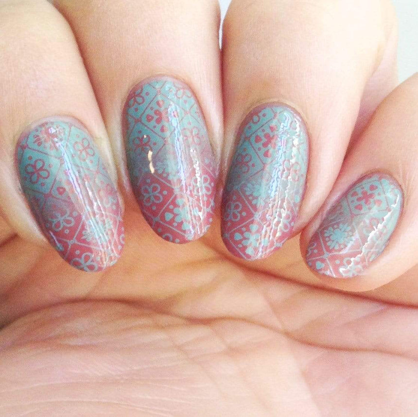 A manicured hand with Mosaic (mxm014) designs