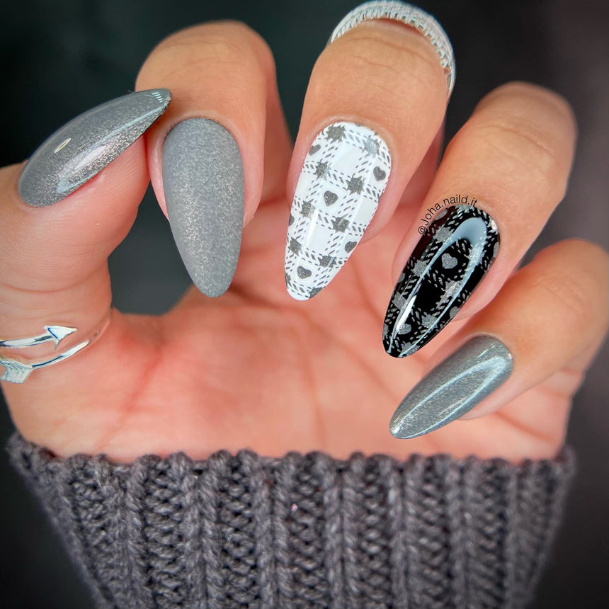 Hearts & Chains: Heartcrafted (MXM097) - Nail Stamping Plate