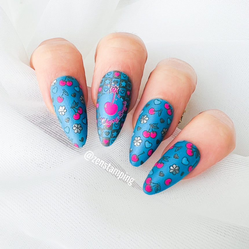 Hearts & Chains: Links of Love (MXM098) - Nail Stamping Plate