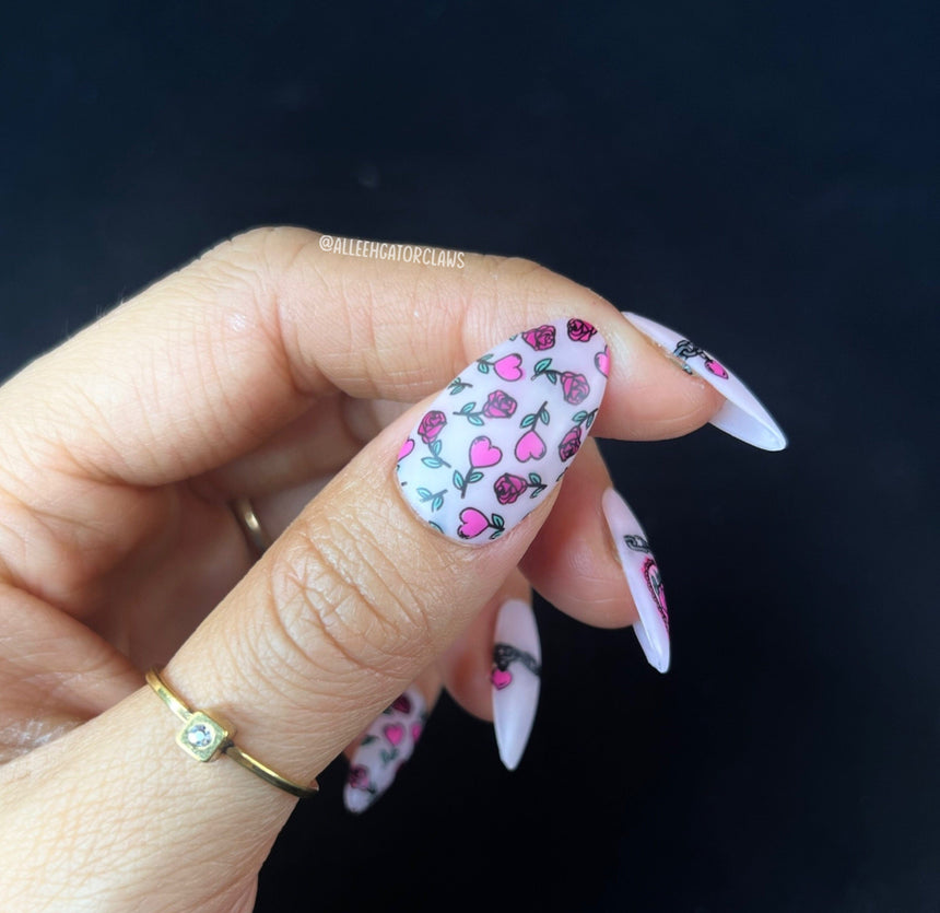 Hearts & Chains: Links of Love (MXM098) - Nail Stamping Plate