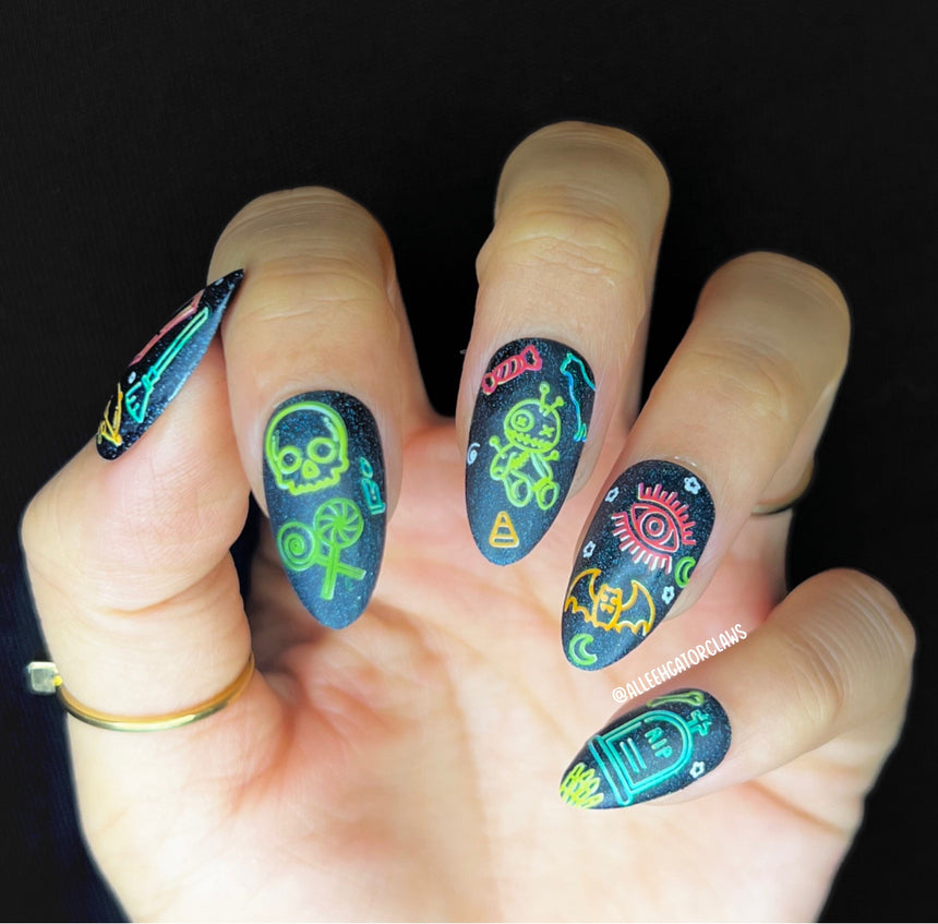 Electro-Cute: Fright Lights (MXM087) - Nail Stamping Plate