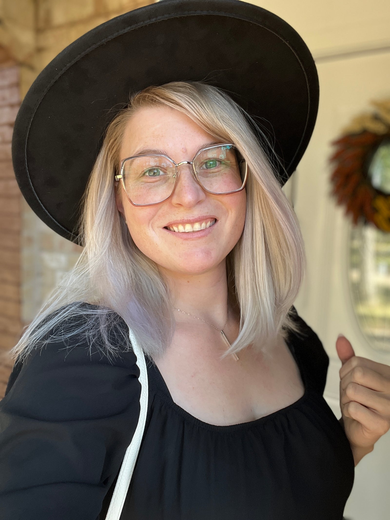 Artist Feature: Carole Annette - The Creative Force Behind @toebeannails 🌟🐾