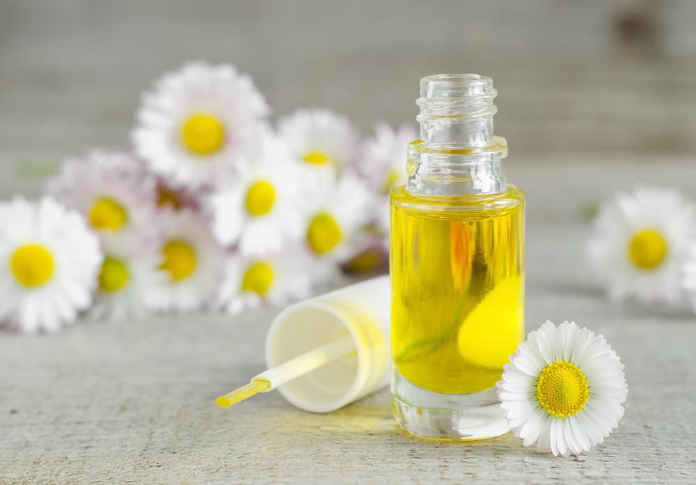 5 Benefits of Using Nail Oil