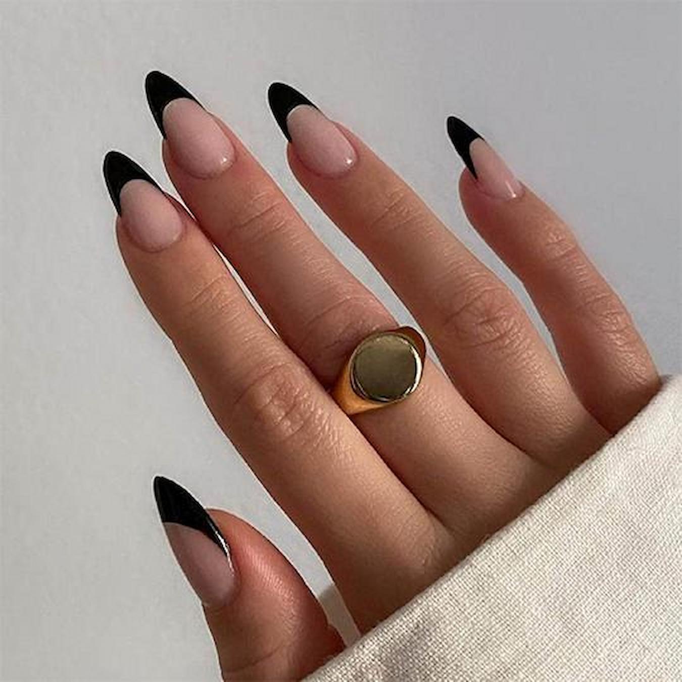 40 Black Nail Designs To Try This Year - Ray Amaari | Manicura de uñas,  Uñas elegantes y sencillas, Manicura