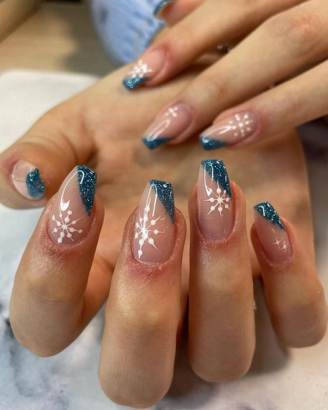 https://maniology.com/cdn/shop/articles/blue-winter-nails_3c2ab7d6-d21e-494d-900e-c37be91bc63a.jpg?v=1740411938&width=1600&utm_source=chatgpt.com