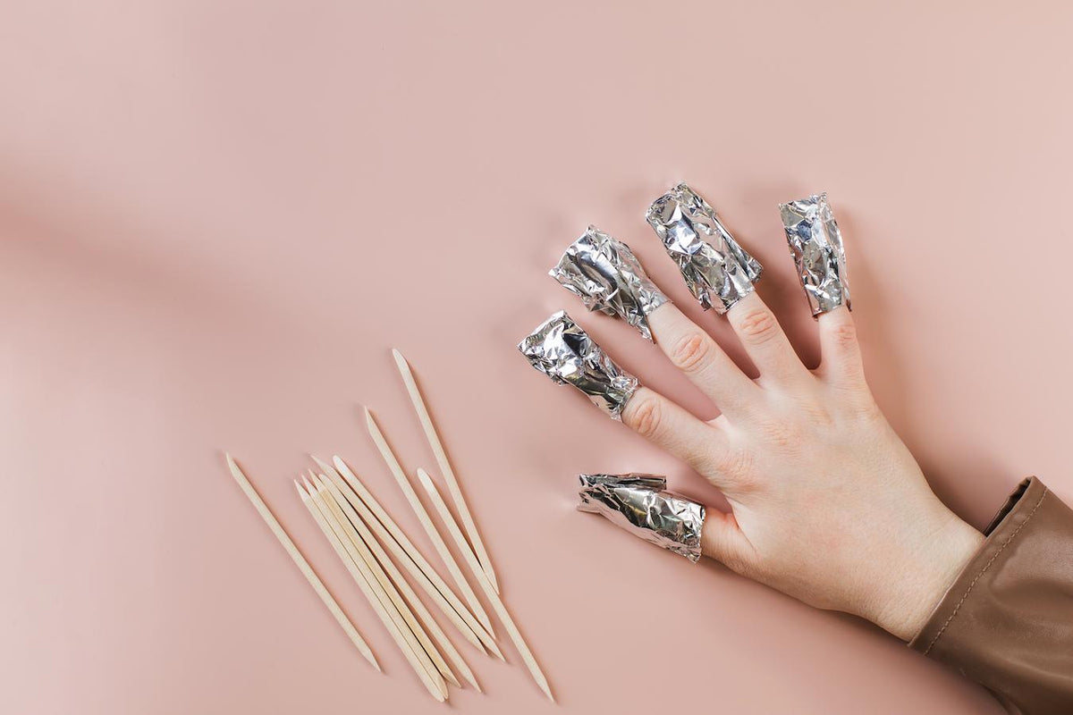 How to Remove Gel Nail Polish at Home: Gentler Methods – Maniology