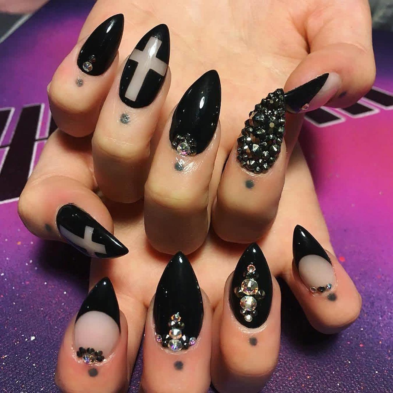 Black Nail Art: 47 must-see modern nails ideas | Manu Luize