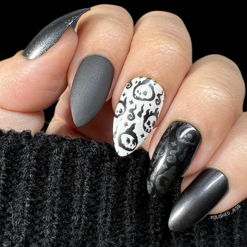 Batty (B489) - Gunmetal Silver Shell Stamping Polish