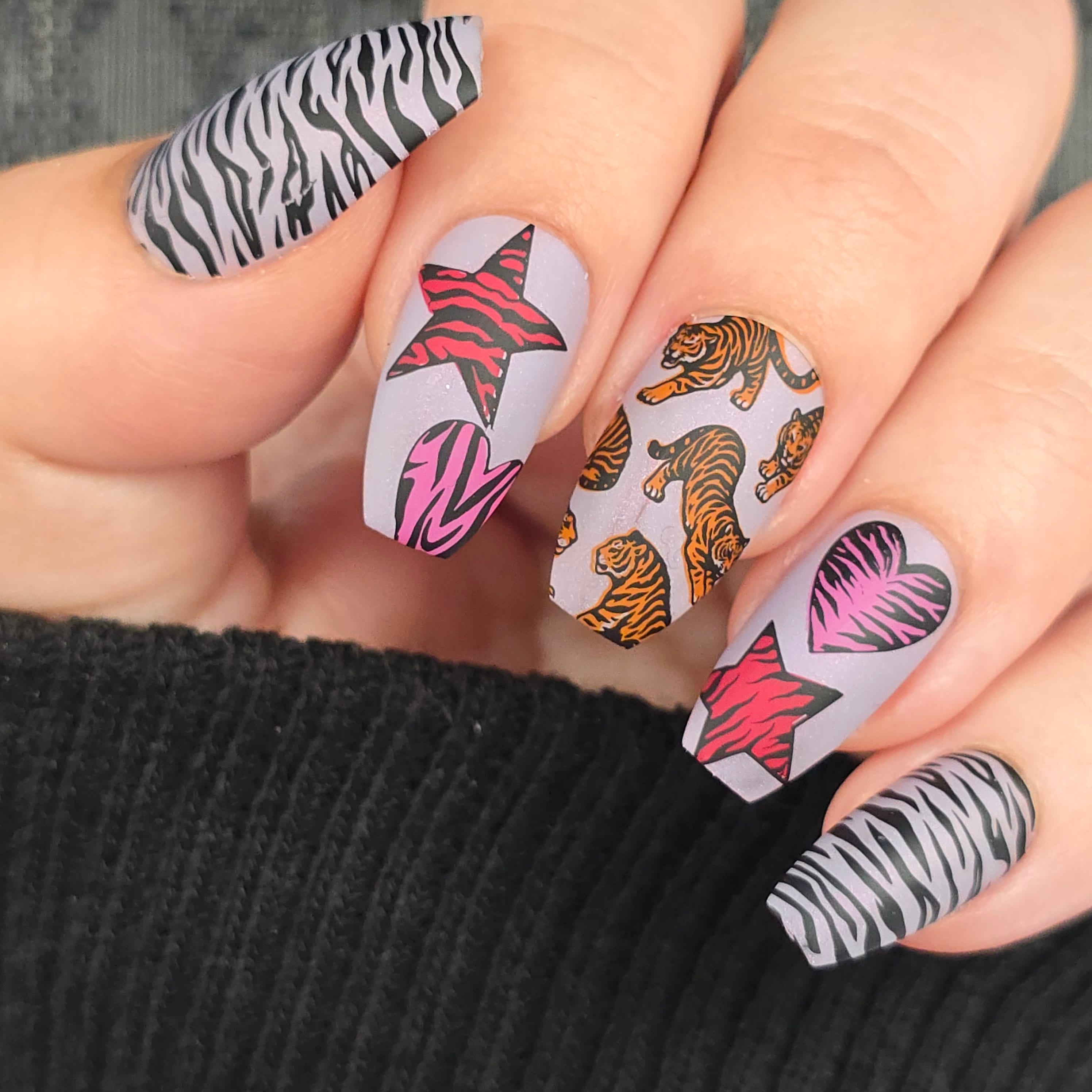 Clawed and Dangerous (M690) - Nail Stamping Plate – Maniology