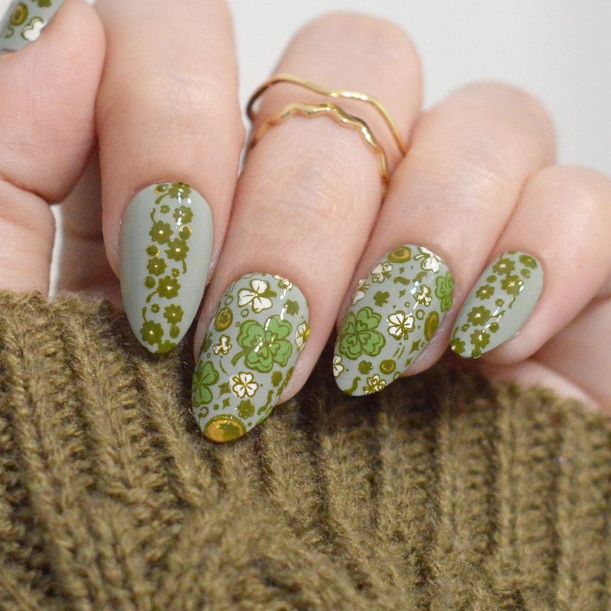 Clover Craze (M561) - Nail Stamping Plate