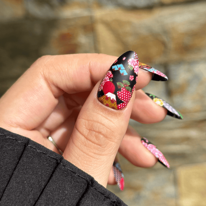 Draped in Elegance (M677) - Nail Stamping Plate