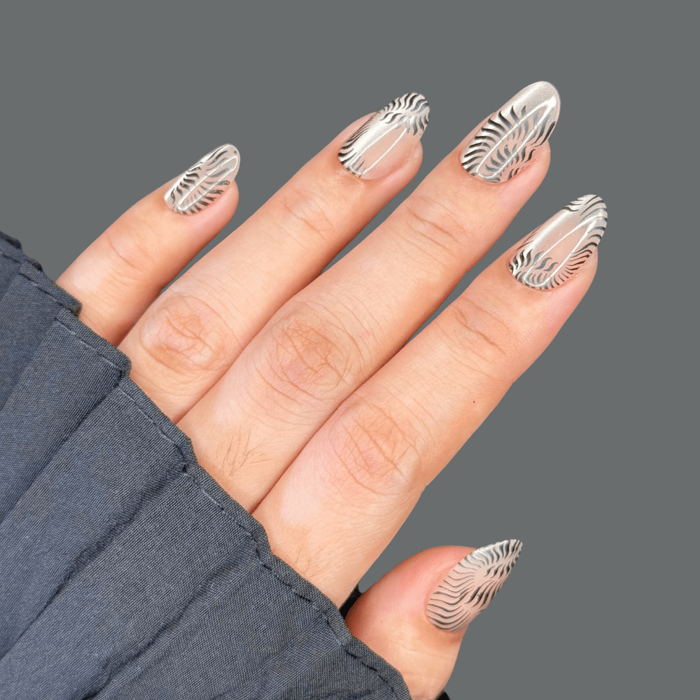 Fashion Forward (M555) - Nail Stamping Plate