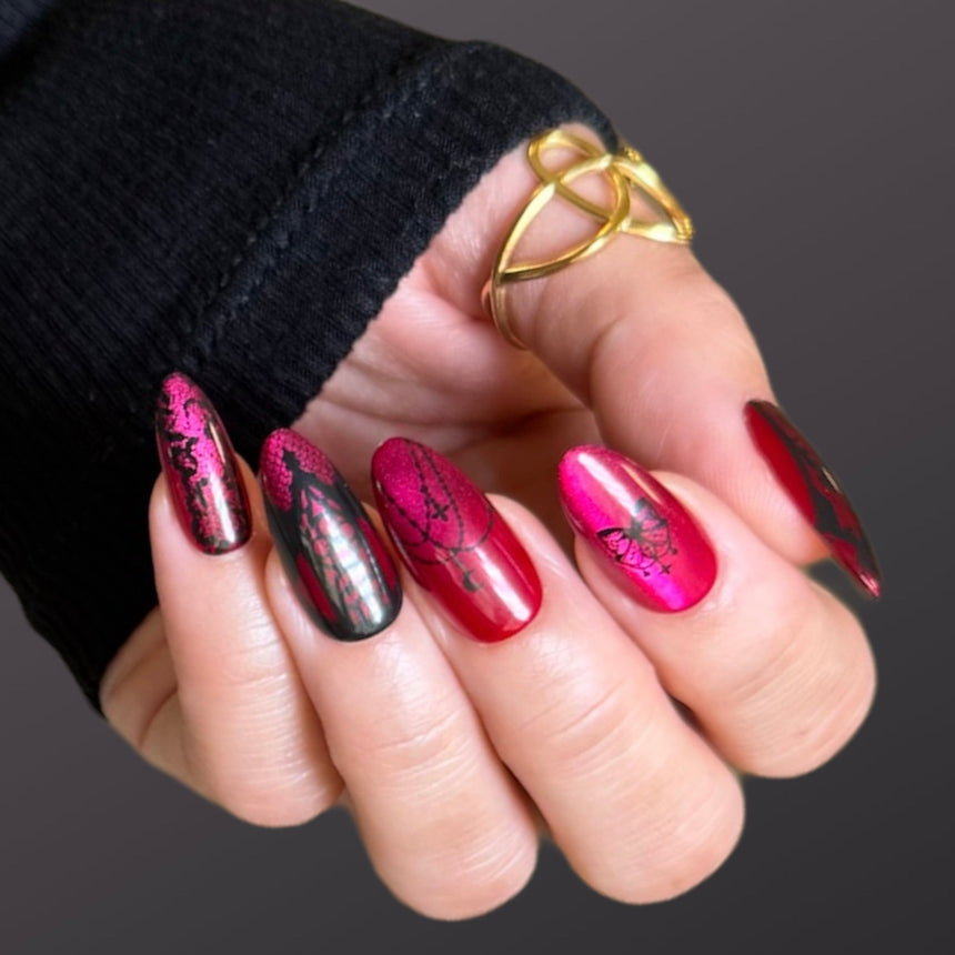 Gothic Glamour Press On Nails - Medium Almond