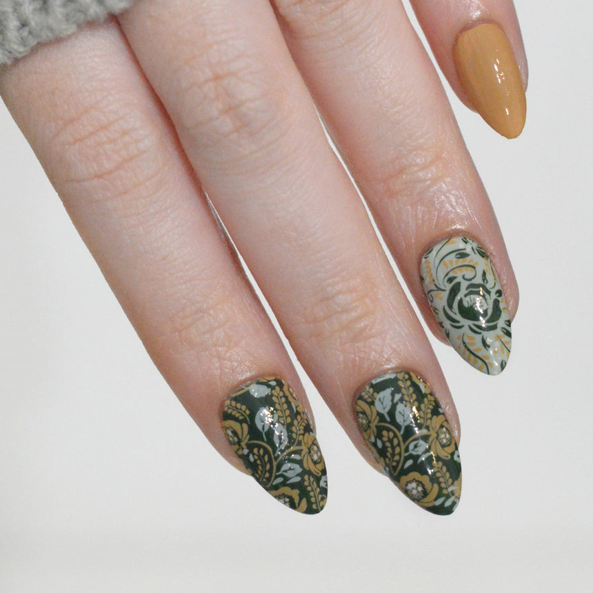 Gzhel Roses (M674) - Nail Stamping Plate
