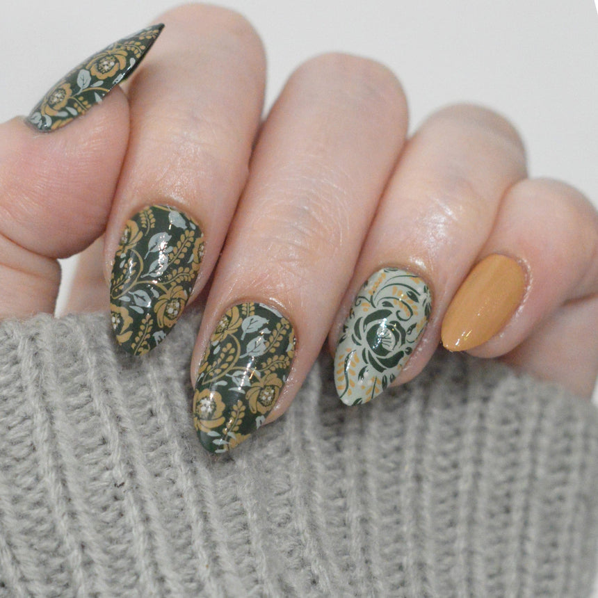 Gzhel Roses (M674) - Nail Stamping Plate