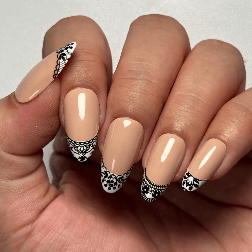 Lacey French (M477) - Nail Stamping Plate