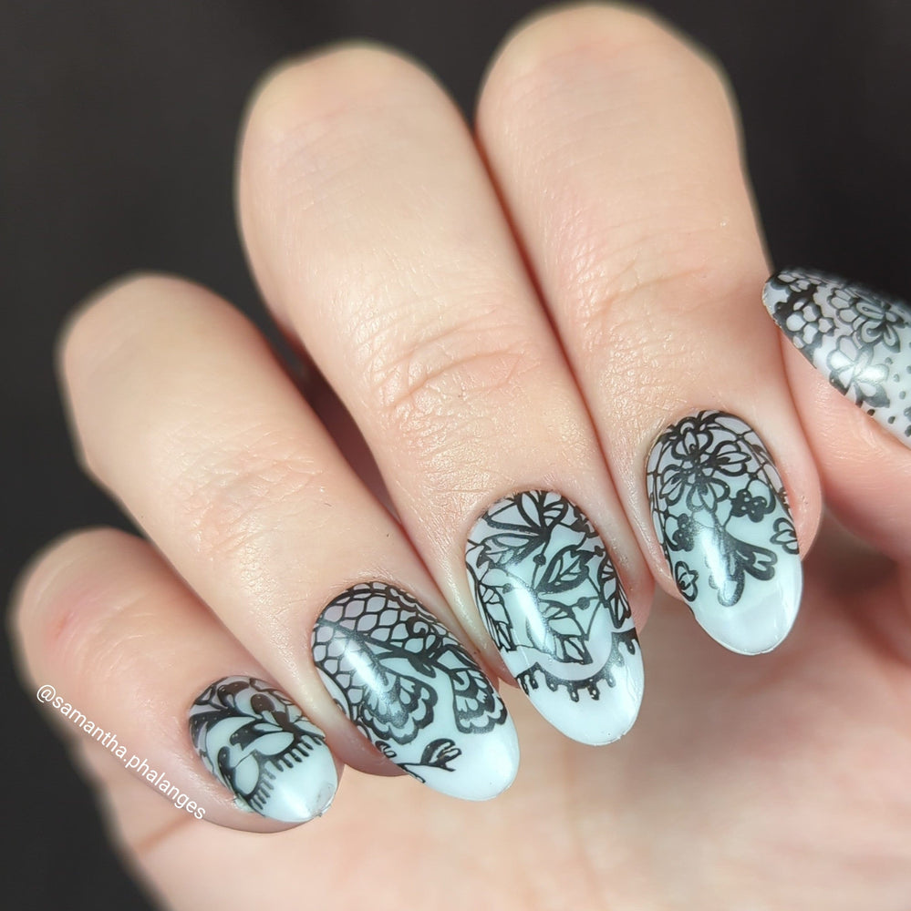 Lacey Lovers (M450) - Nail Stamping Plate