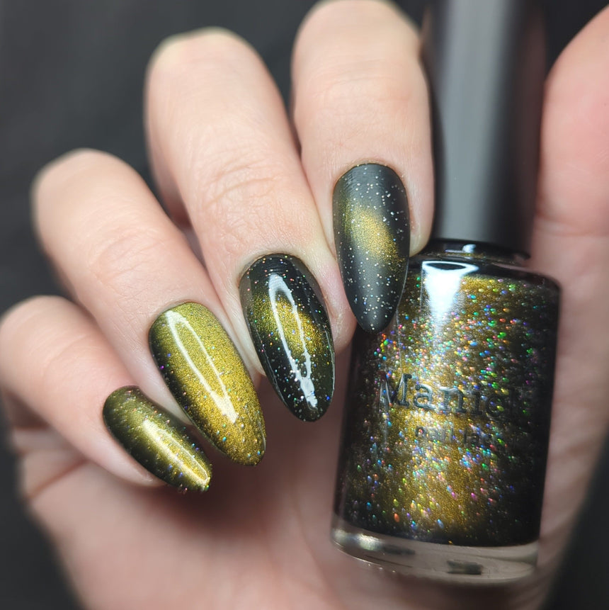 Lost in Space: Alien Energy (P189) - Green Gold Magnetic Nail Polish