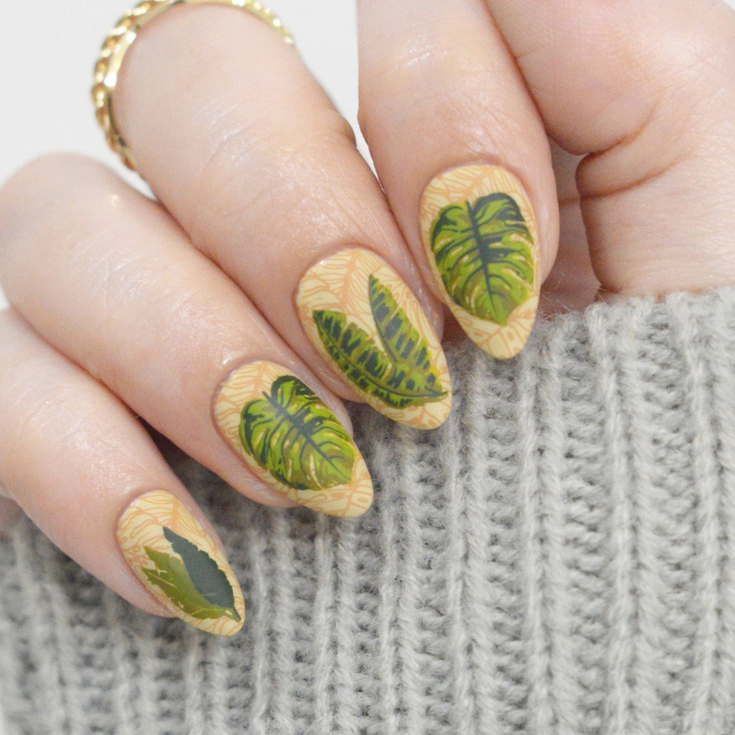 monstera nail art Lush Layers (M610)