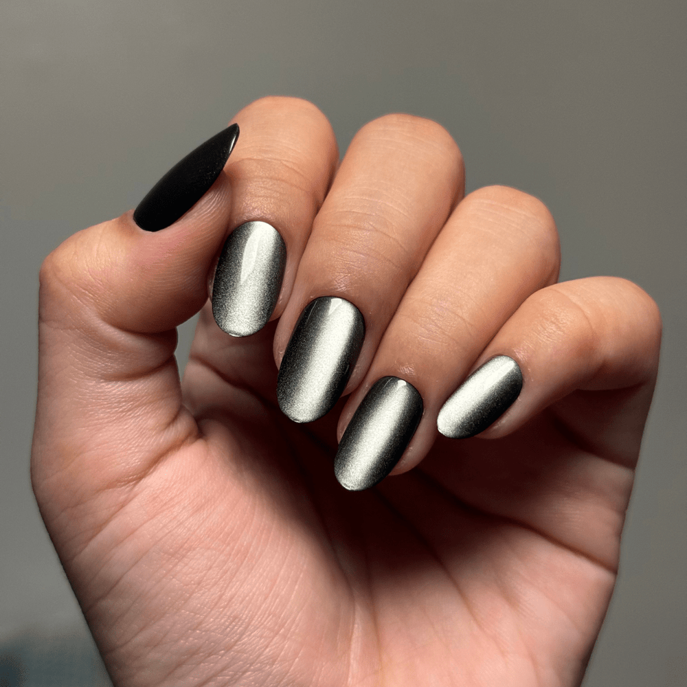 Magnetic Metal Press On Nails - Short Round