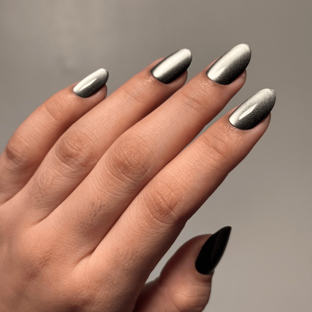 Magnetic Metal Press On Nails - Short Round