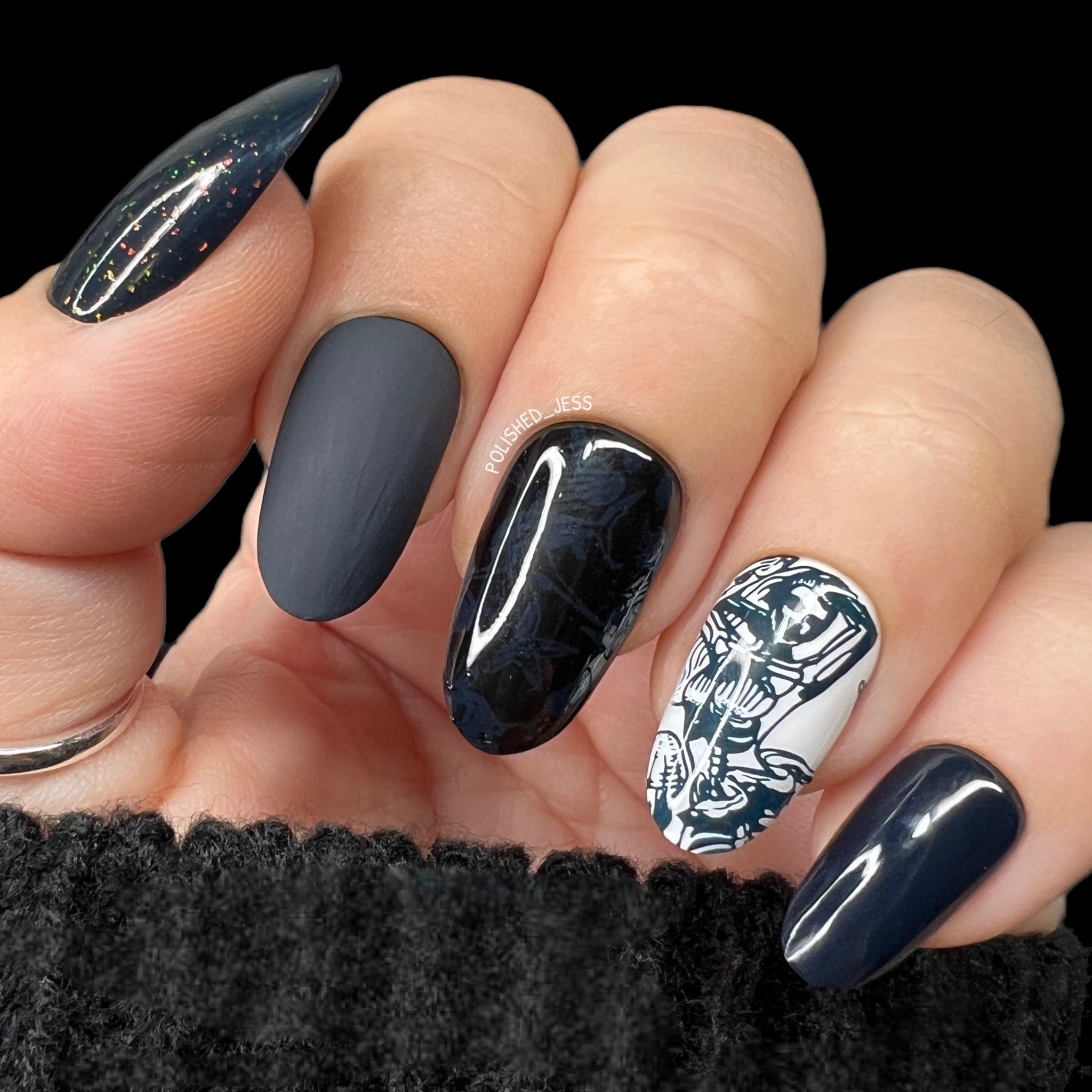 Karaken様 Kraken (B482) - Cream Dark Navy Blue Stamping Polish – Maniology