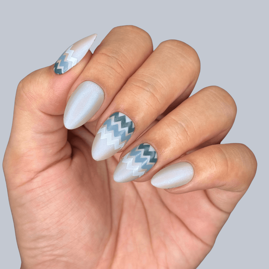 Patterns: Walk the Line (m085) - Nail Stamping Plate